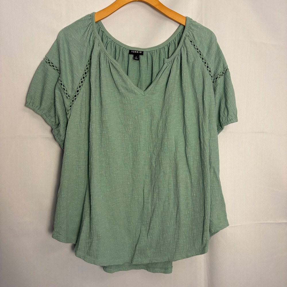 Torid Sage Green Gauze Crochet Lace V-Neck Blouse Plus Size 2 2X 43711932